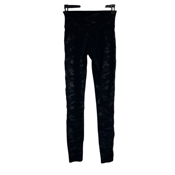 Spanx Faux Leather Matte Black Camo High Rise Leggings Shape Full Length Small - Picture 4 of 7